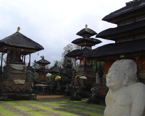 el templo del pueblo más lindo de Bali en Batuan